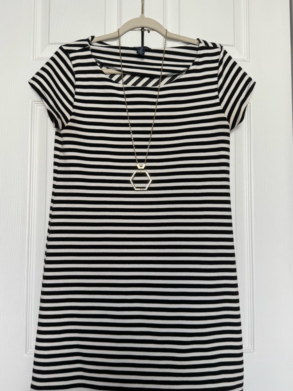 Gap back & white dress! - Picture 8 of 13